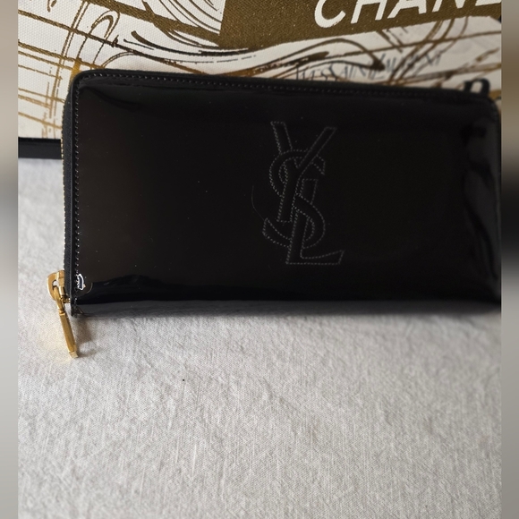 Yves Saint Laurent Patent Leather Wallet with COA - Picture 4 of 15